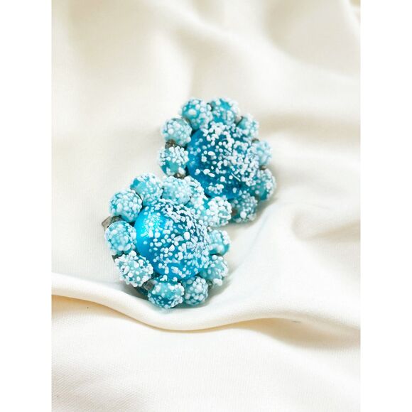 Vintage Blue Beaded Clip-On Earrings Japan Textured White Detail - Picture 2 of 4